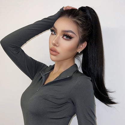 High-temperature synthetic hair female long hair slightly curled short curly hair with clips in the ponytail naturally held in the palm of the hand with fluffy curls