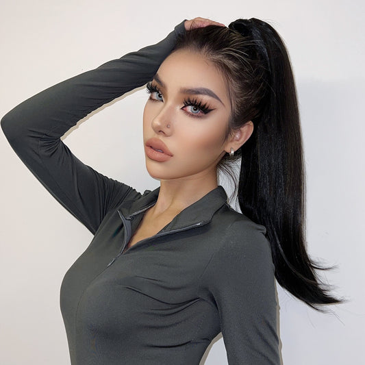 High-temperature synthetic hair female long hair slightly curled short curly hair with clips in the ponytail naturally held in the palm of the hand with fluffy curls