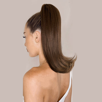 High-temperature synthetic hair female long hair slightly curled short curly hair with clips in the ponytail naturally held in the palm of the hand with fluffy curls